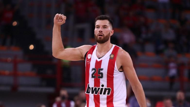 Παραμένει στον Ολυμπιακό ο Πίτερς