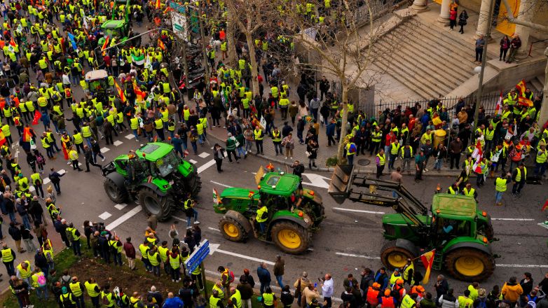 Χιλιάδες αγρότες διαδήλωσαν στη Μαδρίτη – Τρακτέρ μπήκαν στο κέντρο της πόλης
