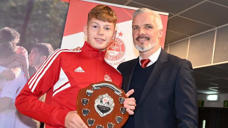 Τσέλσι και Άρσεναλ ερίζουν για τον 15χρονο Σκωτσέζο αμυντικό, Λιούις Κάρολ