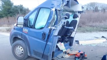 Σοκαριστικά πλάνα μέσα από αυτοκίνητο, την ώρα που το εμβολίζει τρένο! (Βίντεο)