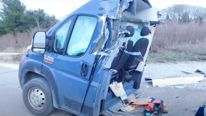 Σοκαριστικά πλάνα μέσα από αυτοκίνητο, την ώρα που το εμβολίζει τρένο! (Βίντεο)