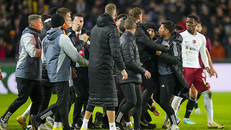 Europa League: Χαμός μετά τη λήξη του ματς Σπάρτα Πράγας – Γαλατάσαραϊ – Πιάστηκαν στα χέρια παίκτες και ιθύνοντες