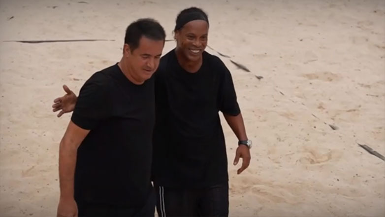 Ο Ροναλντίνιο «μπαίνει» στο ελληνικό Survivor!