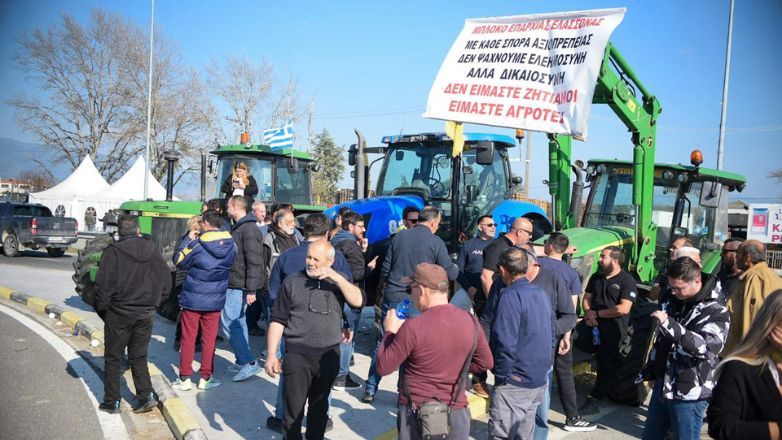 Παραμένουν στα μπλόκα οι αγρότες της Λάρισας – Νέες κινητοποιήσεις τις επόμενες ημέρες
