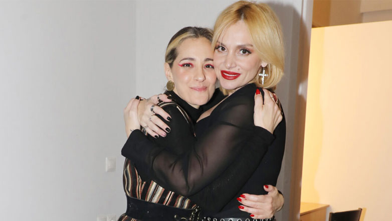 Η Νατάσσα Μποφίλιου και η Ελεωνόρα Ζουγανέλη ποζάρουν μαζί έπειτα από πολλά χρόνια