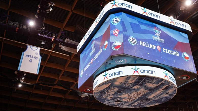 Ελλάδα-Τσεχία: Στην οροφή του ΣΕΦ η «γαλανόλευκη» φανέλα του Νίκου Γκάλη!
