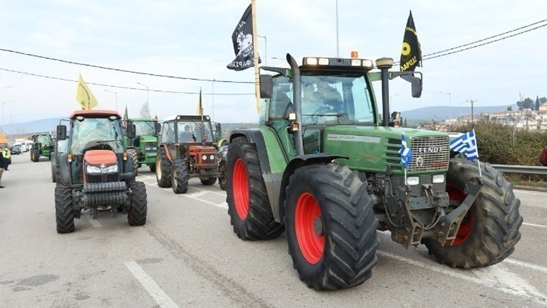 Αποκλεισμοί αγροτών σε τελωνείο Ευζώνων και Χαλκιδική