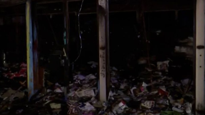 Κυψέλη: Κατασβέστηκε η φωτιά στην αποθήκη του θεάτρου «Μπροντγουέι»