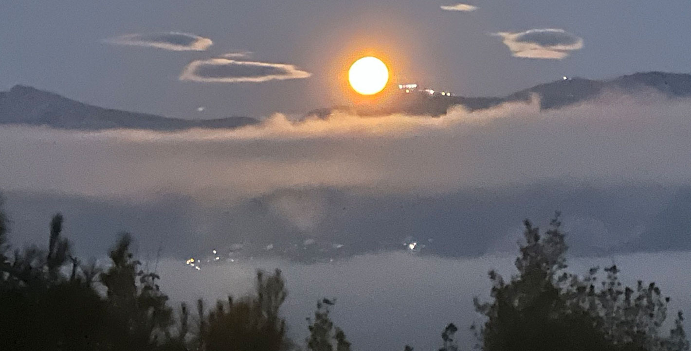 Εντυπωσιακή η Πανσέληνος του Χιονιού