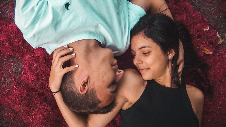 Τι είναι η τεχνική της αισθητηριακής εστίασης (Sensate Focus);