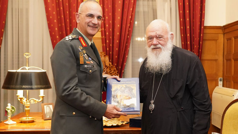 Συνάντηση του Αρχηγού ΓΕΕΘΑ με τον Αρχιεπίσκοπο Αθηνών και Πάσης Ελλάδος Ιερώνυμο