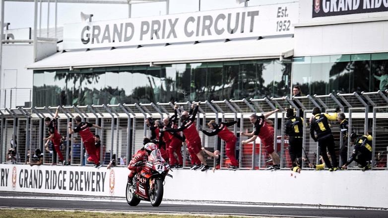 WorldSBK 1ος Αγώνας: Σπουδαία νίκη για τον Nicolo Bulega