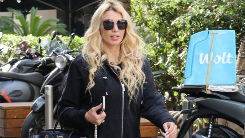 Κωνσταντίνα Σπυροπούλου: Βόλτα στο κέντρο της Αθήνας