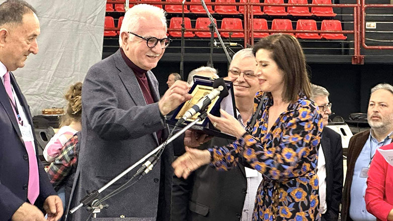 Η Πανηπειρωτική Συνομοσπονδία βράβευσε τον Γιώργο Τσούκαλη