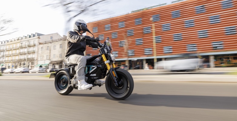 Νέο ηλεκτρικό όχημα πόλης το BMW CE 02