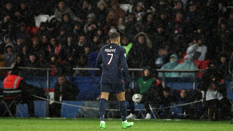 Λουίς Ενρίκε: «Πρέπει να συνηθίσουμε να παίζουμε χωρίς τον Εμπαπέ»