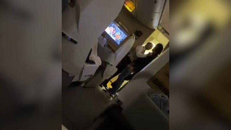 Πανικός στον «αέρα» – Μεθυσμένος επιβάτης επιτέθηκε σε αεροσυνοδό Πανικός στον «αέρα» – Μεθυσμένος επιβάτης επιτέθηκε σε αεροσυνοδό