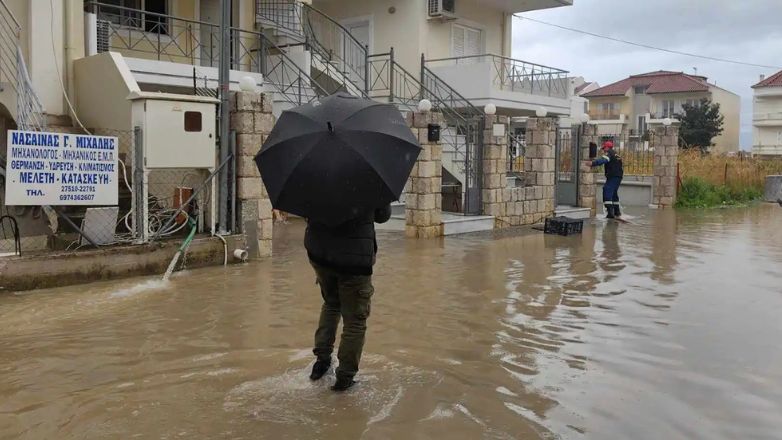 Πλημμύρισαν σπίτια και υπόγεια από την καταρρακτώδη βροχή στο Ναύπλιο