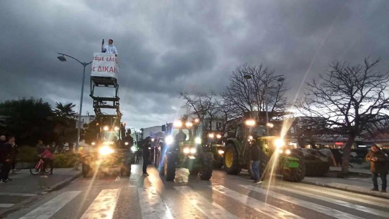 Αγρότες: Στο κέντρο των Τρικάλων, της Καρδίτσας και της Λάρισας τα τρακτέρ