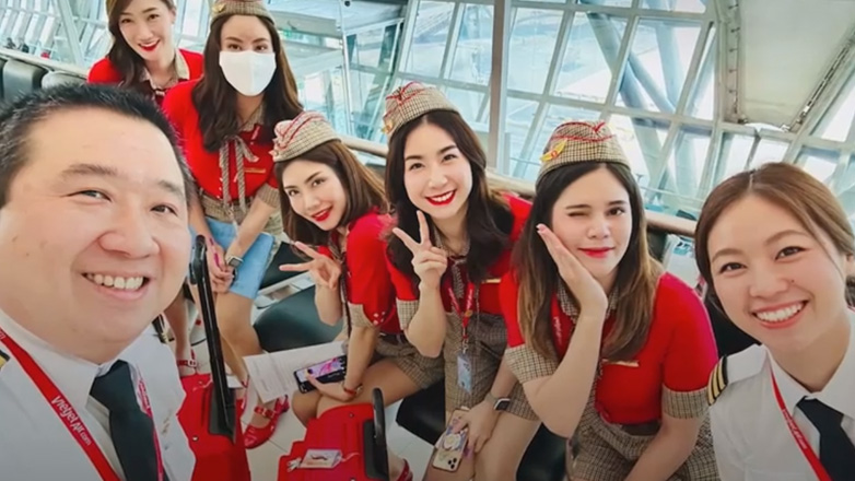 Ήρωας πιλότος σε χρέη μαίας!