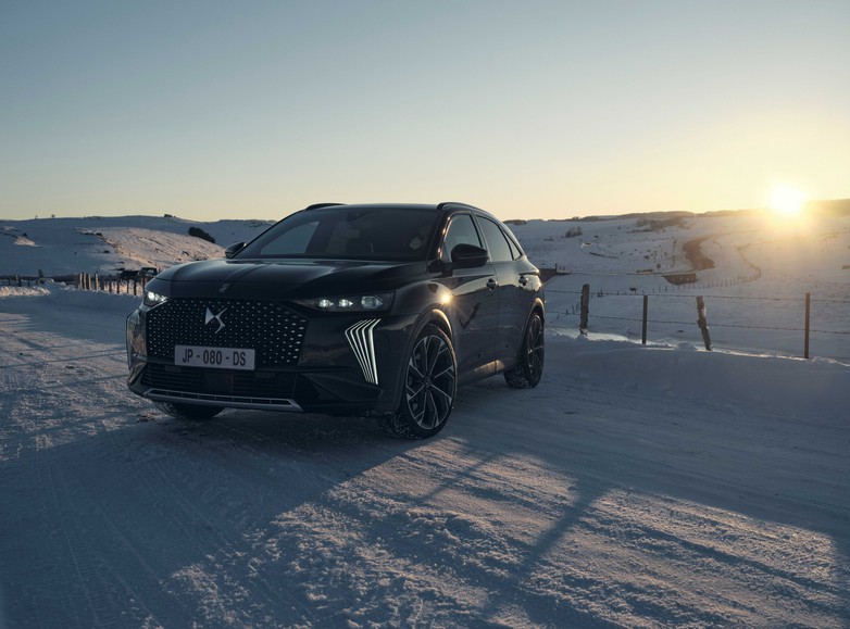 DS 7: Τέλεια ισορροπία στην πολυτέλεια, την τεχνολογική υπεροχή, την άνεση και την οδηγική απόλαυση