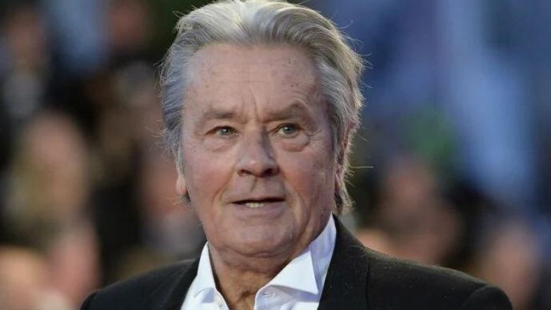 «Τελευταίο χειροκρότημα» στον Αλέν Ντελόν – Σε κλειστό κύκλο η κηδεία