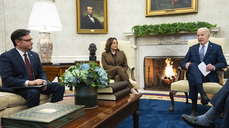 Εντατικές συνομιλίες για την Ουκρανία στον Λευκό Οίκο μεταξύ του Μπάιντεν και του Ρεπουμπλικάνου πρόεδρου της Βουλής