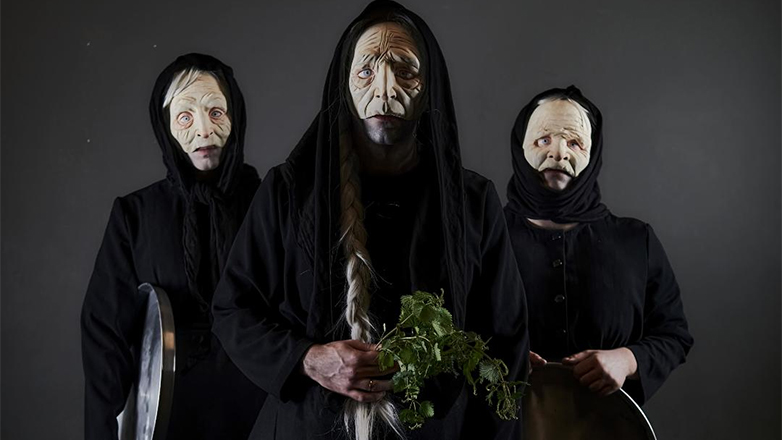 «Οι γριές που μαζεύουν την τσουκνίδα»: Eπιστρέφουν για 8 ακόμα παραστάσεις στο Θέατρο Σταθμός