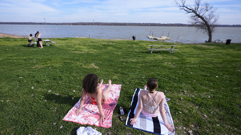 Θερμοκρασίες που θυμίζουν καλοκαίρι καταγράφονται εν μέσω Φεβρουαρίου σε πολλές αμερικανικές πολιτείες