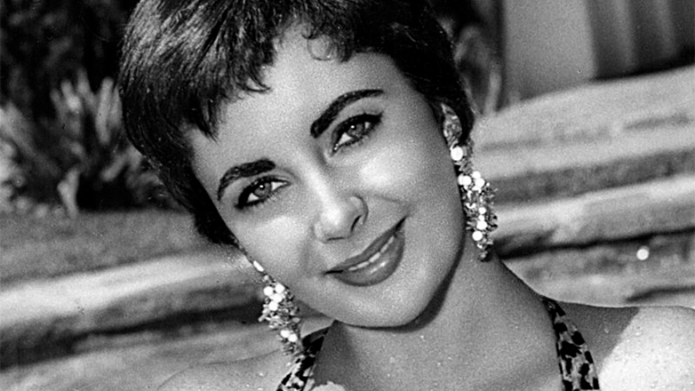 Ελίζαμπεθ Τέιλορ: H «Κλεοπάτρα» της μεγάλης οθόνης που λατρεύτηκε από τους άντρες της ζωή της