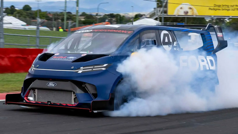 Κάποιος να σταματήσει το ηλεκτρικό Van – Θαύμα της Ford με τους 1.400 ίππους