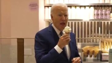 Σάλος με τον Μπάιντεν – Μιλούσε για την εκεχειρία στη Γάζα τρώγοντας παγωτό