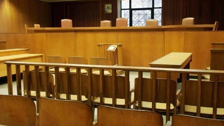 Βόλος: Υπερασπίστηκε τον κακοποιητικό σύζυγο της στο δικαστήριο