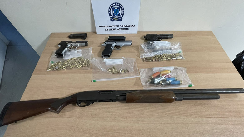 Συνελήφθησαν 4 άτομα στο Βλυχό Μεγάρων για παράνομο οπλισμό – Κατασχέθηκαν 3 όπλα και μια καραμπίνα