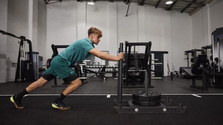 UA TriBase™ Reign 6. Η σταθερή σου βάση για καλύτερες επιδόσεις!