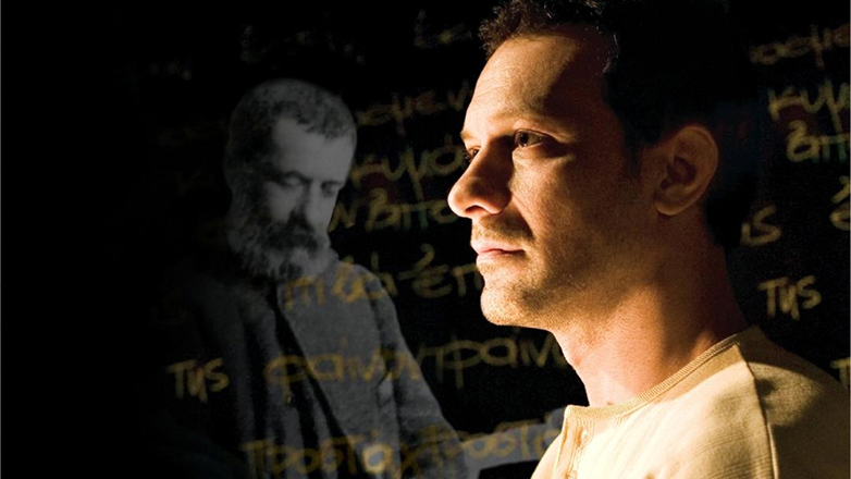 «Ο Αμερικάνος» του Παπαδιαμάντη με τον Θανάση Σαράντο κλείνει τον κύκλο έπειτα από 14 χρόνια επιτυχίας – Οι τελευταίες παραστάσεις