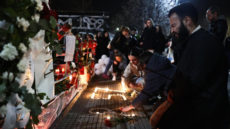 Λάρισα: Ενός λεπτού σιγή για τα θύματα των Τεμπών