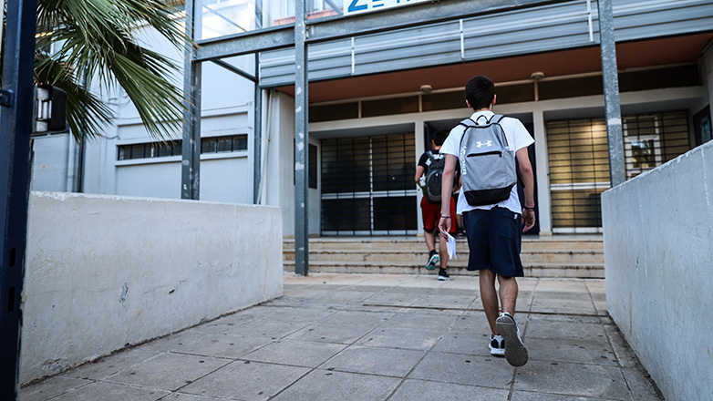 Καρδίτσα: Κρέμασαν νεκρό σκύλο σε πόρτα δημοτικού σχολείου