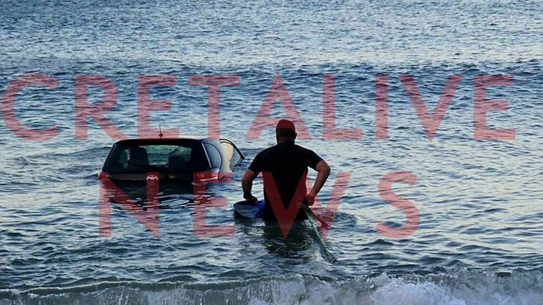 Κρήτη: Καβγάδισαν και της έριξε το αυτοκίνητο στη θάλασσα