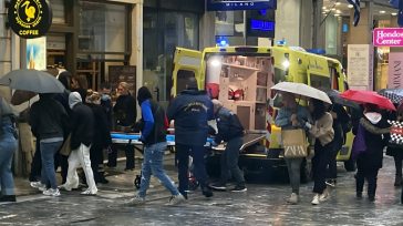 Άνδρας μαχαίρωσε γυναίκα στην Ερμού