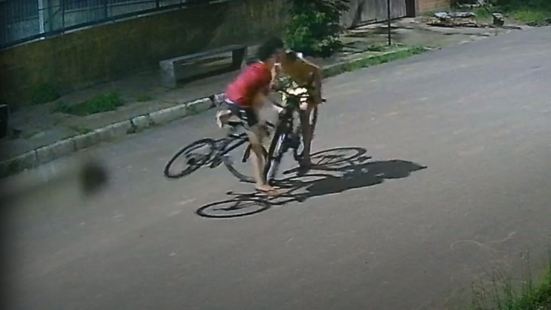 Ποδηλάτες καταφέρνουν μετωπική σύγκρουση