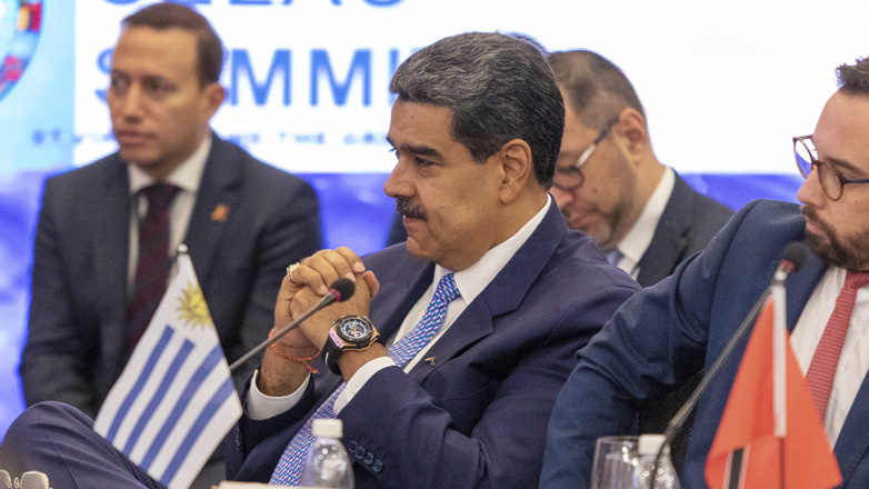 Οι πρόεδροι της Γουιάνας και της Βενεζουέλας αντάλλαξαν δώρα έπειτα από μήνες εντάσεων