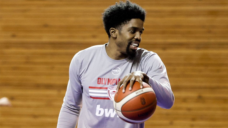 Ολυμπιακός: Ο ΜακΚίσικ δηλώθηκε αντί του Μπραζντέικις στην Basket League