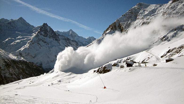 Σοκαριστικό βίντεο με τη στιγμή που χιονοστιβάδα καταπλακώνει δύο άνδρες Σοκαριστικό βίντεο με τη στιγμή που χιονοστιβάδα καταπλακώνει δύο άνδρες