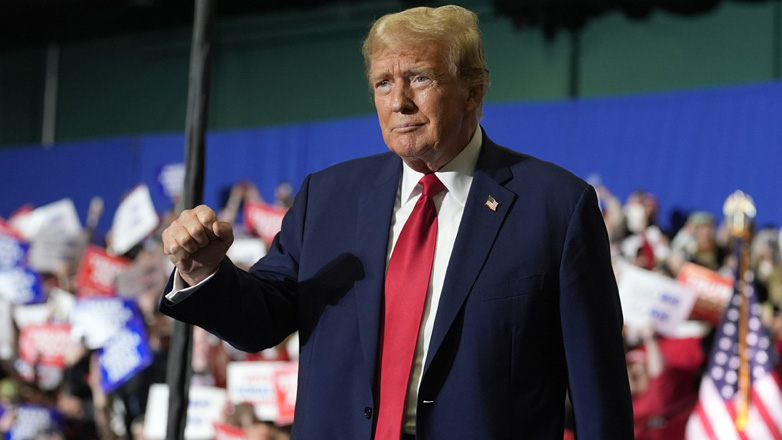 Ντόναλντ Τραμπ: Απαλλάχτηκε από τις κατηγορίες περί υποκίνησης της εισβολής στο Καπιτώλιο