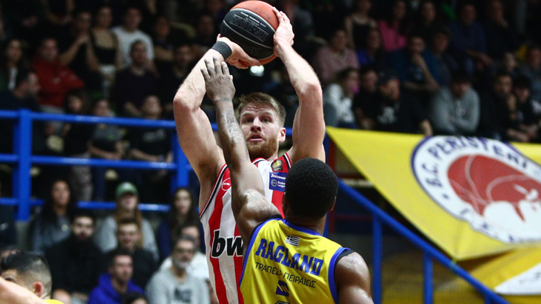 «Περίπατος» του Ολυμπιακού στο Περιστέρι (85-67) και… καρδιοχτύπι για τον Γουόκαπ