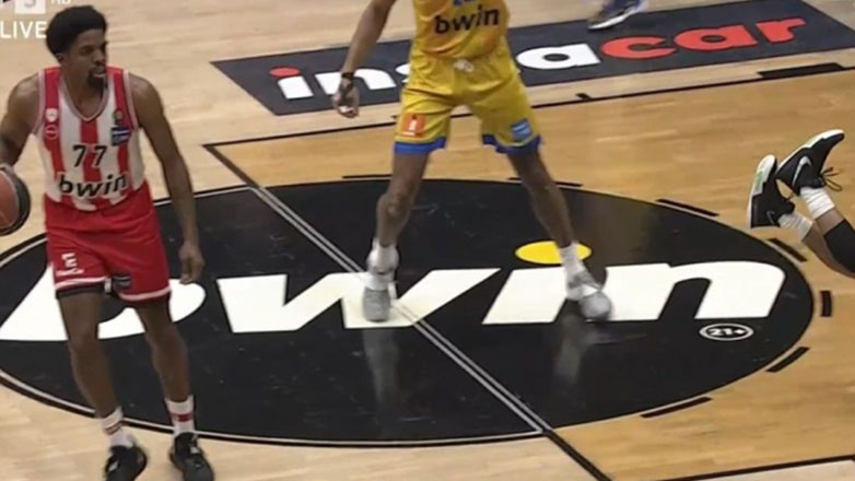 Έξαλλος o ΜακΚίσικ πέταξε την μπάλα στον διαιτητή Παπαπέτρου