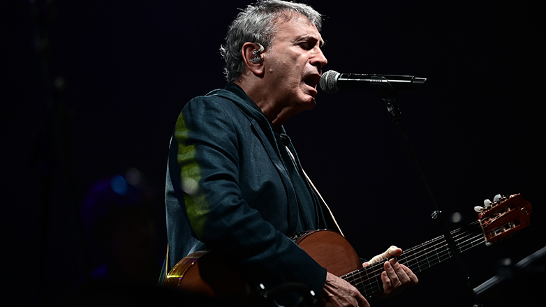 Συναυλία – αφιέρωμα του ΚΚΕ στον Γρηγόρη Μπιθικώτση: Χιλιάδες άνθρωποι τίμησαν τον μεγάλο ερμηνευτή