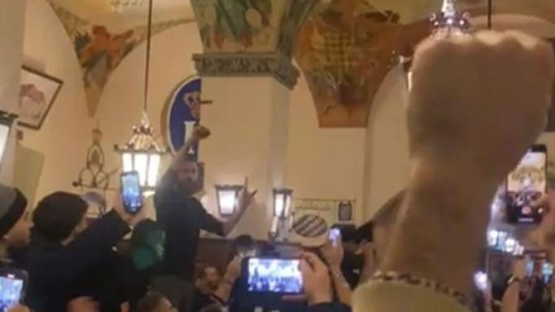 Φασιστικοί χαιρετισμοί από οπαδούς της Λάτσιο στην αγαπημένη μπυραρία του Χίτλερ