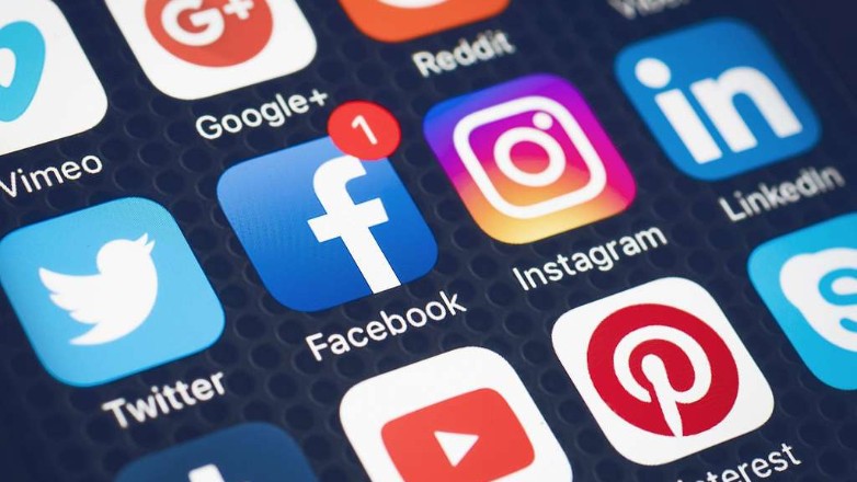 Χαμός στο Twitter από την «πτώση» του Facebook